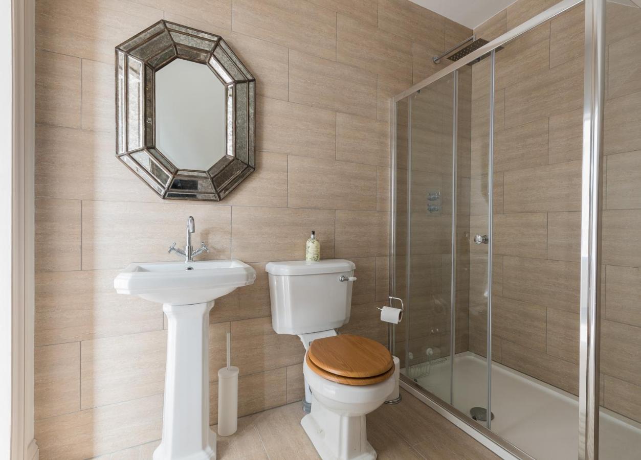 The Loft Apartment Calne Bagian luar foto